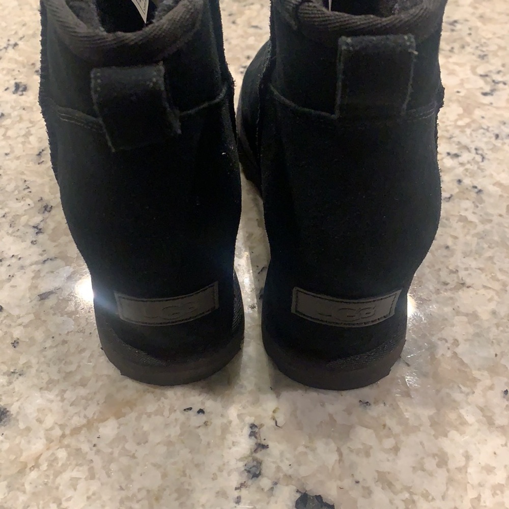 Ugg - Picture 3 of 7
